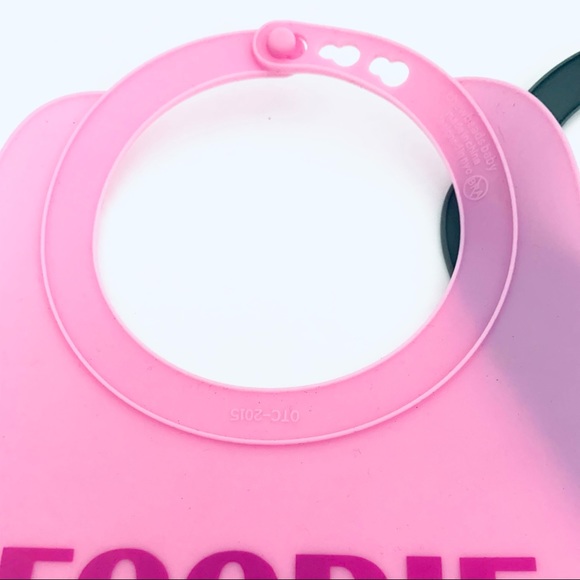 Chewbeads Silicon Bib With Crumb Catcher Gray/Pink Good Condition - Picture 7 of 8